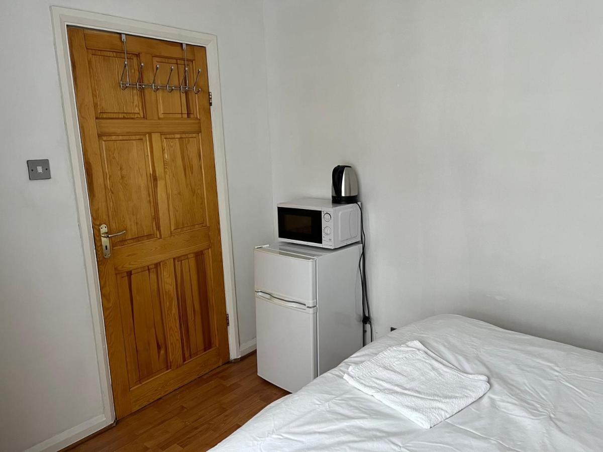 Large Double Bedroom With Free On Site Parking 泰晤士河畔京士顿 外观 照片
