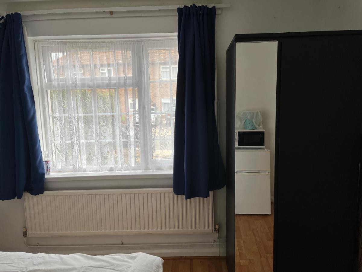 Large Double Bedroom With Free On Site Parking 泰晤士河畔京士顿 外观 照片