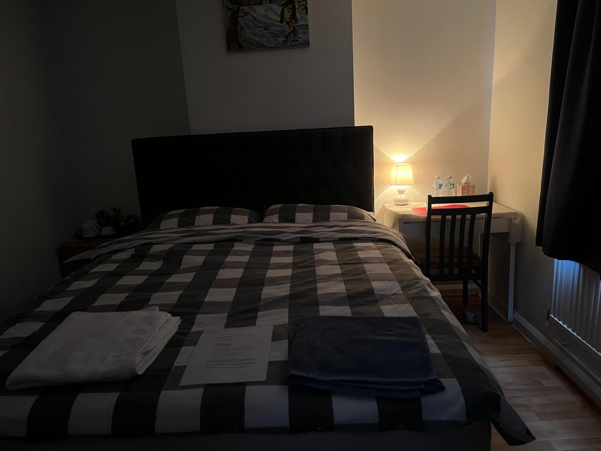 Large Double Bedroom With Free On Site Parking 泰晤士河畔京士顿 外观 照片